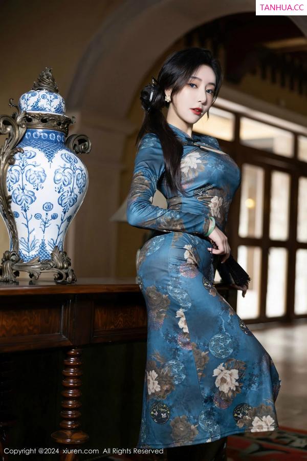 王馨瑶  [XiuRen]高清写真图 2024.04.19 No.8425 王馨瑶yanni 美腿黑丝第21张图片